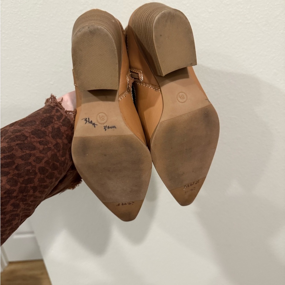 Universal Thread Tan Ankle Booties sz8.5 - Picture 6 of 6